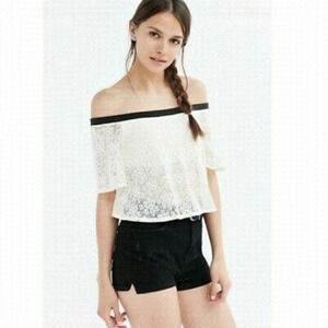 Uo Kimchi Blue Off Shoulder Lace Crop Contrast Shoulder Hem